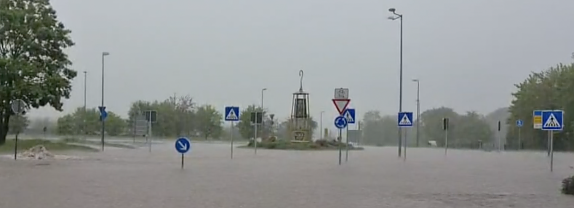 &Uuml;berfluteter Kreisel in Bleicherode (Foto: S. Dietzel)